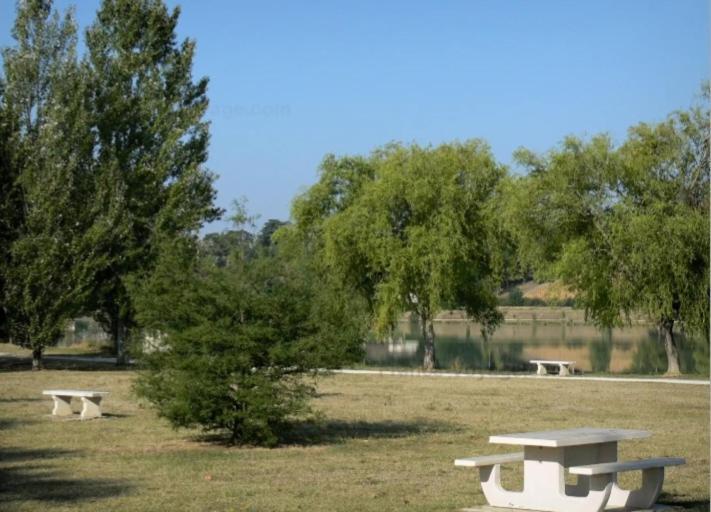 Charmante Maison Renovee, Proche Lac Et Centre-Ville LʼIsle-Jourdain Exteriér fotografie